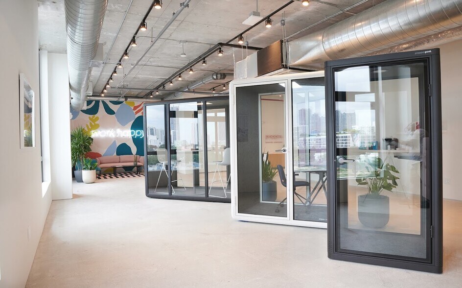 More Photos Of 218 NW 24th St, Miami Office Residential For Lease