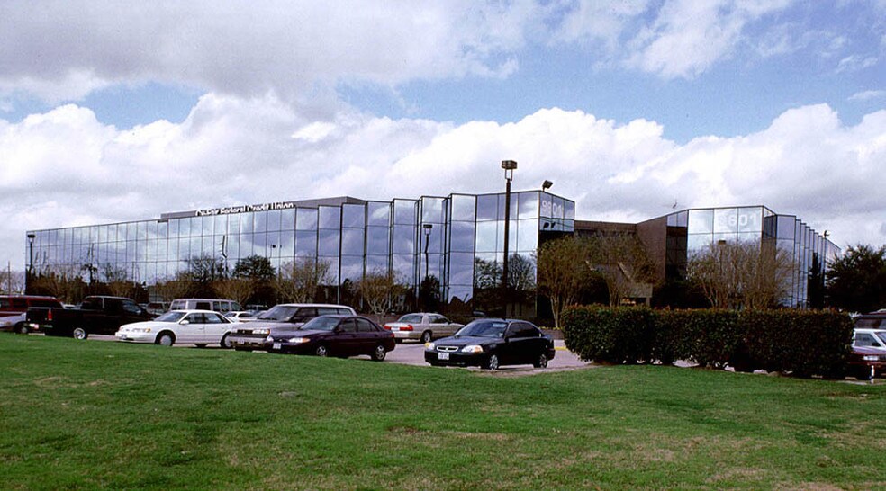 More Photos Of 9601 Jones Rd, Houston Office For Lease