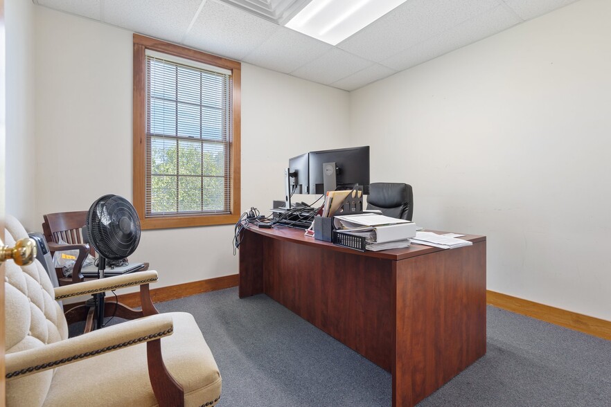 More Photos Of 41 Liberty Hill Rd, Henniker Medical For Sale