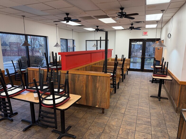 More Photos Of 5955-5999 N 27th St, Lincoln Fast Food For Lease