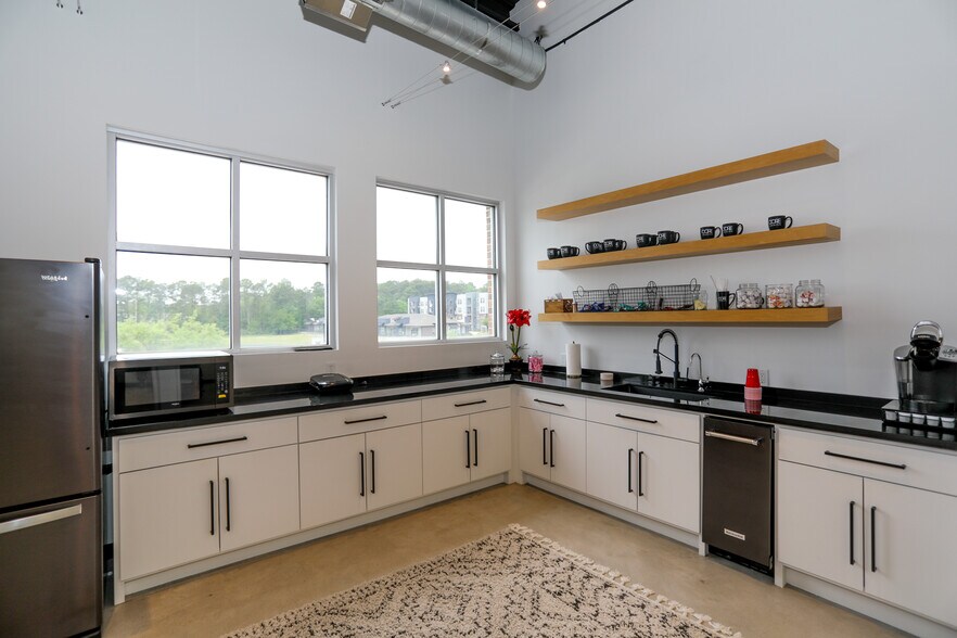 More Photos Of 525 Woodland Square Blvd, Conroe Coworking Space