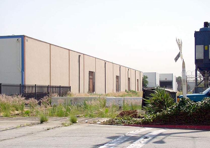 More Photos Of 6408-6414 Gayhart St, Commerce Warehouse For Sale
