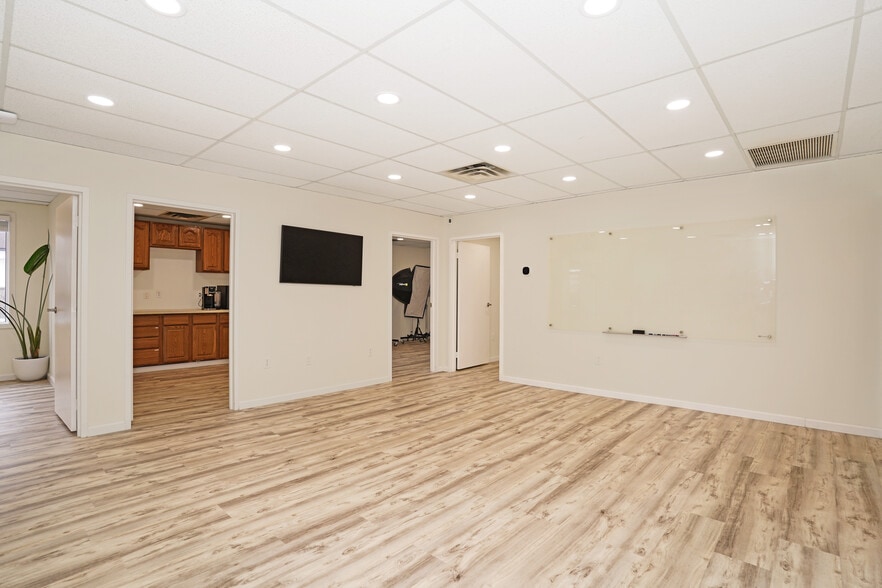 More Photos Of 8304 Old Courthouse Rd, Vienna Office For Sale