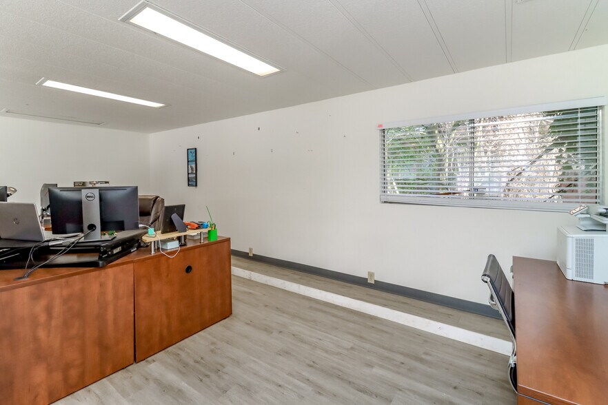 More Photos Of 1710 6th St, Bremerton Office For Sale