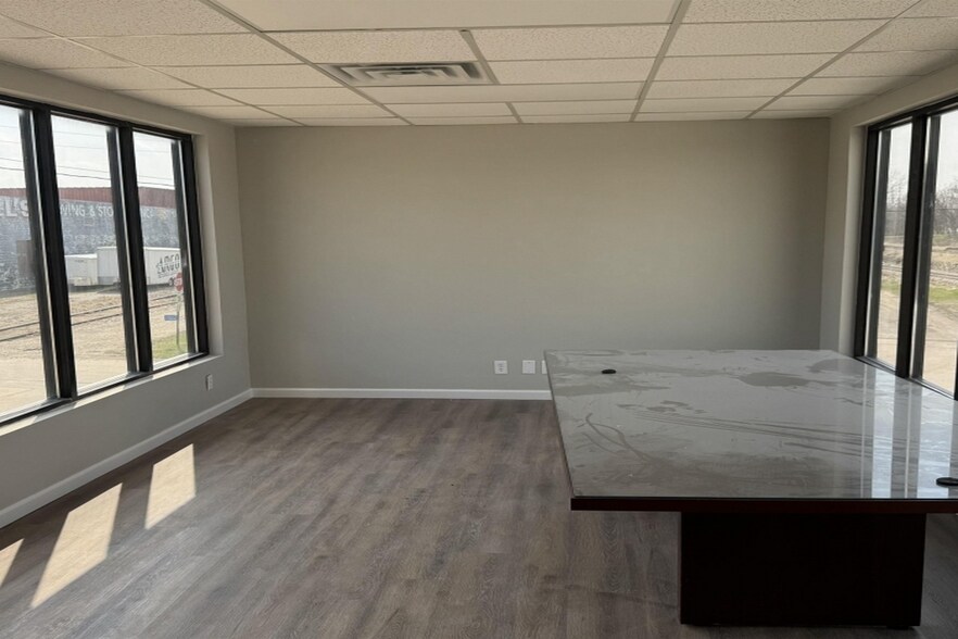 More Photos Of 101 10th St, Rock Island Industrial For Lease