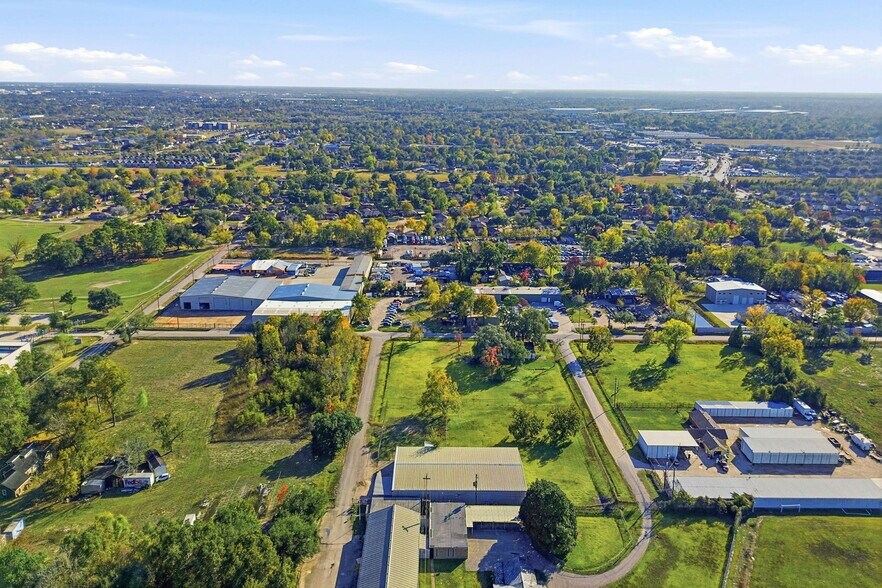 More Photos Of 13026 Rosecrest Dr, Houston Warehouse For Lease