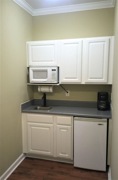 More Photos Of 5640 Six Forks Rd, Raleigh Office For Sale