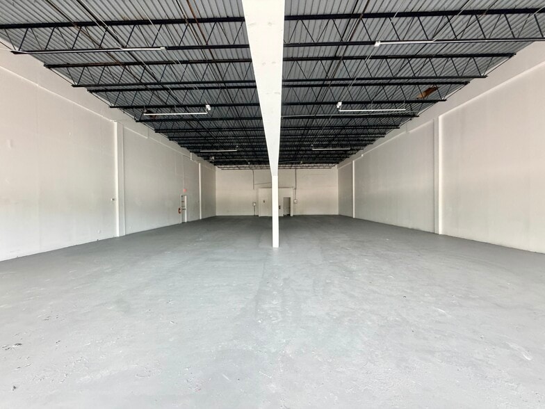 More Photos Of 3927-3999 NW 19th St, Lauderdale Lakes Unknown For Lease