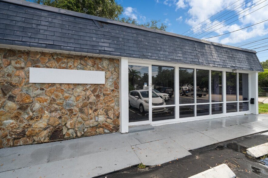 More Photos Of 1631 W Bay Dr, Largo Veterinarian Kennel For Sale