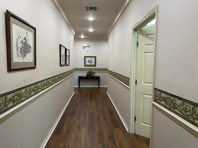 More Photos Of 500 NE 8th Ave, Ocala Office For Sale