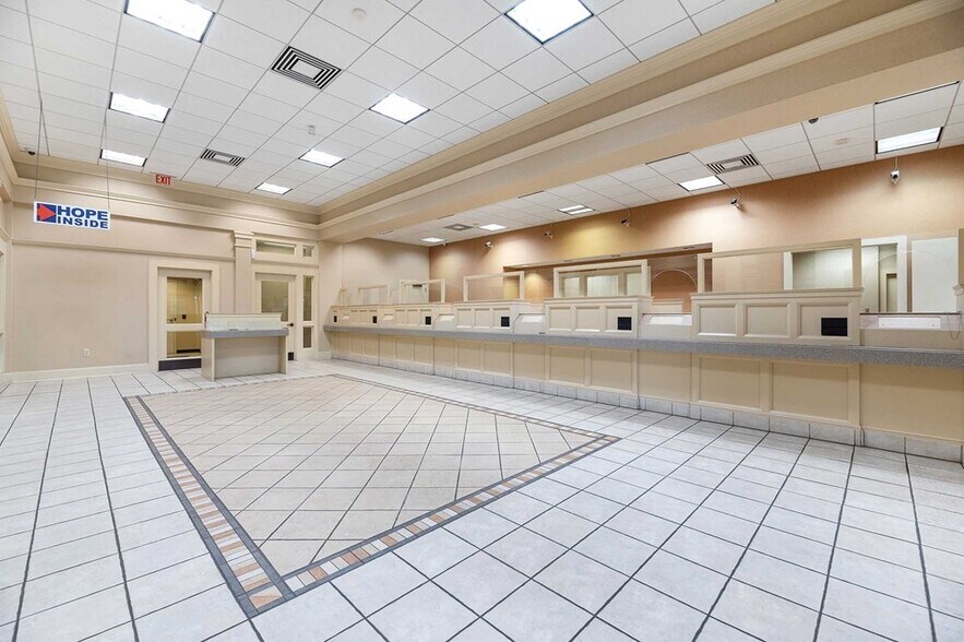 More Photos Of 1535 Benning Dr, Columbus Bank For Sale