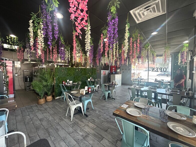 More Photos Of 4846 McKnight Rd, Pittsburgh Auto Repair For Lease