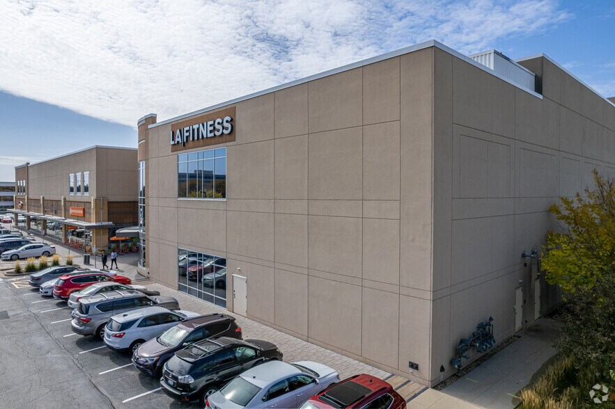 More Photos Of 2030 York Rd, Oak Brook Health Club For Lease
