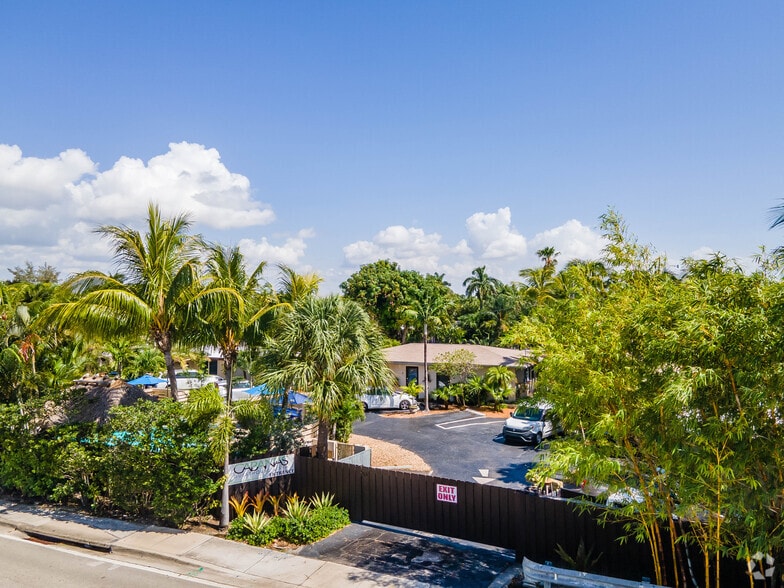 More Photos Of 2209 NE 26th St, Wilton Manors Hotel For Sale
