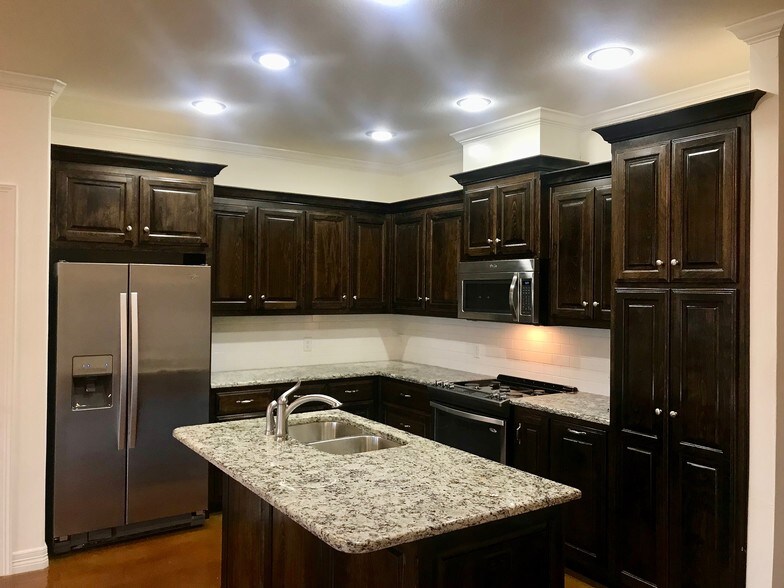 More Photos Of 2980 Elkton Trl, Tyler Apartments For Sale