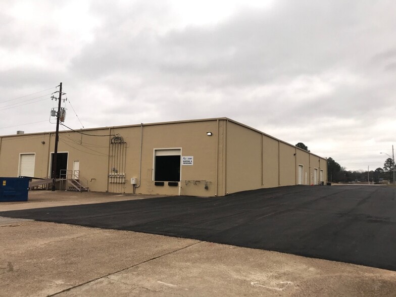 More Photos Of 1612-1630 E Whaley St, Longview Industrial For Lease