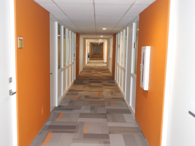 More Photos Of 401-493 E Tahquitz Canyon Way, Palm Springs General Retail For Lease