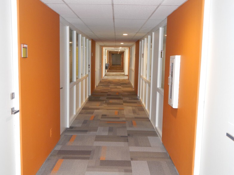 More Photos Of 401-493 E Tahquitz Canyon Way, Palm Springs General Retail For Lease