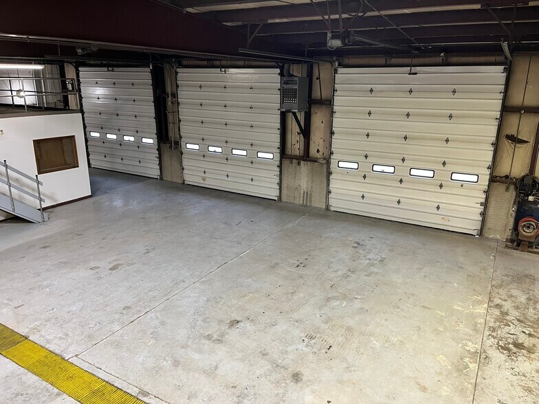 More Photos Of 401 Kent Ct, Midland Flex For Sale