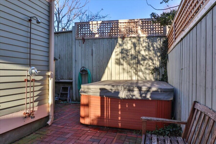 More Photos Of 139 A Bradford St, Provincetown Storefront Retail Residential For Sale