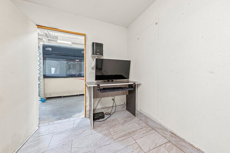 More Photos Of 42621 2nd St E, Lancaster Warehouse For Sale