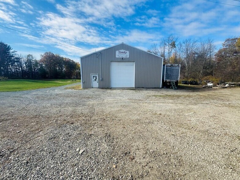 More Photos Of 4821 Berwick Tpke, Columbia Cross Roads General Retail For Lease