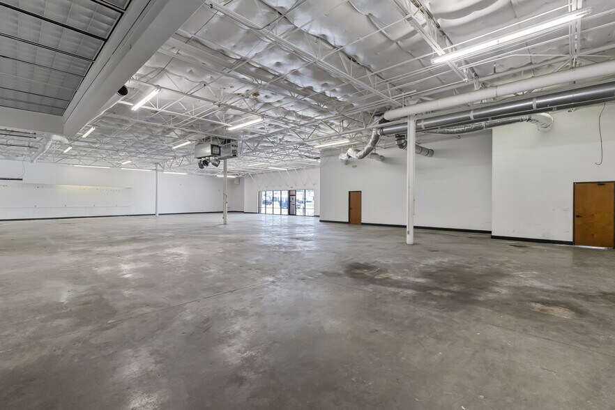 More Photos Of 11601 Plano Rd, Dallas Unknown For Lease