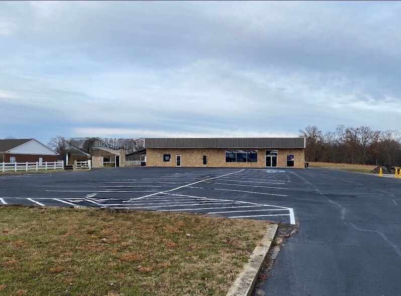 More Photos Of 350 Main St, Huntland Flex For Sale