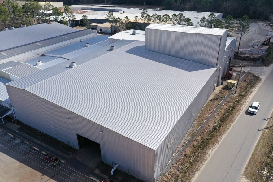 More Photos Of 1 Dixie Dr, Baxley Warehouse For Sale