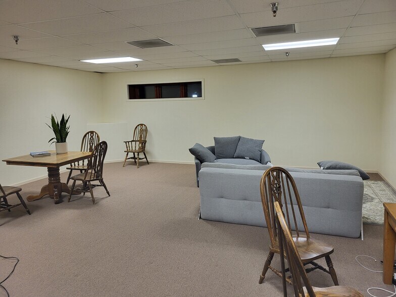 More Photos Of 400-490 Lincoln Blvd, Lincoln Unknown For Lease