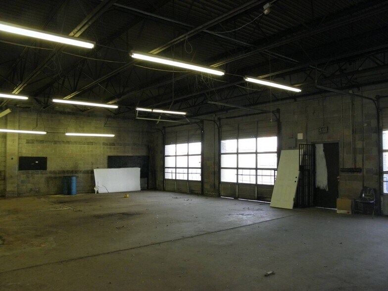 More Photos Of 1522 S Robinson Ave, Oklahoma City Auto Repair For Sale