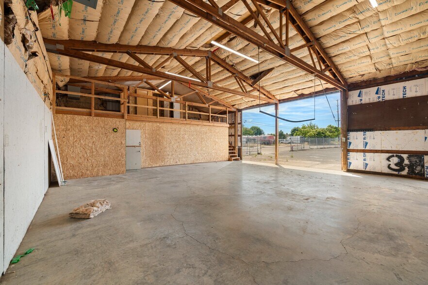 More Photos Of 547 N 4th Ave, Cornelius Warehouse For Lease