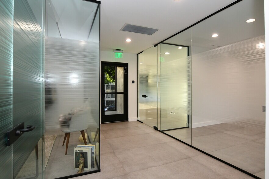 More Photos Of 1104 S Robertson Blvd, Los Angeles Office For Lease