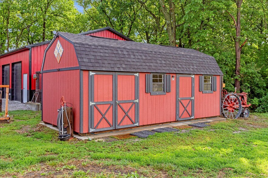 More Photos Of 7621 SE Cannon Ball Rd, Holt Specialty For Sale