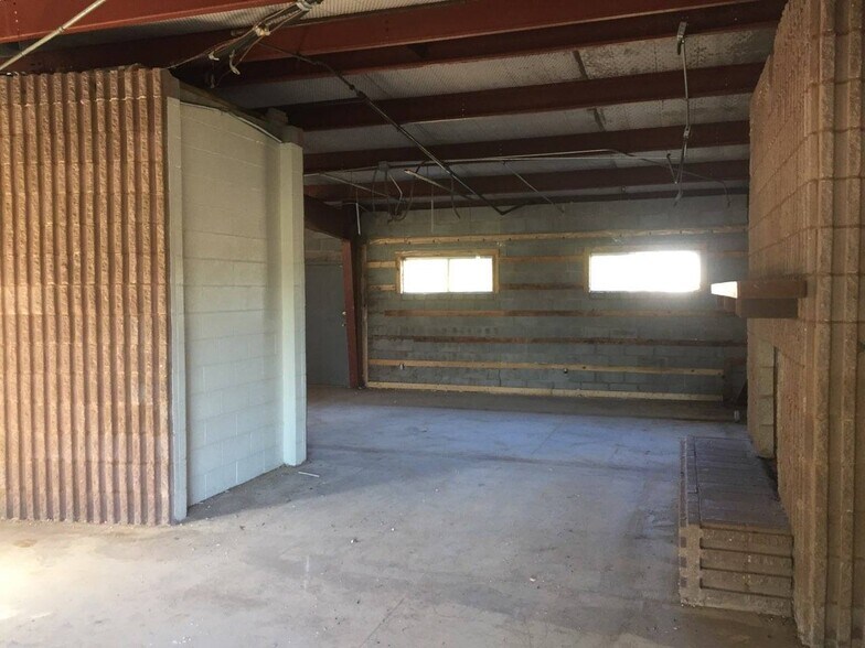 More Photos Of 301 NE 20th St, Lawton Warehouse For Sale