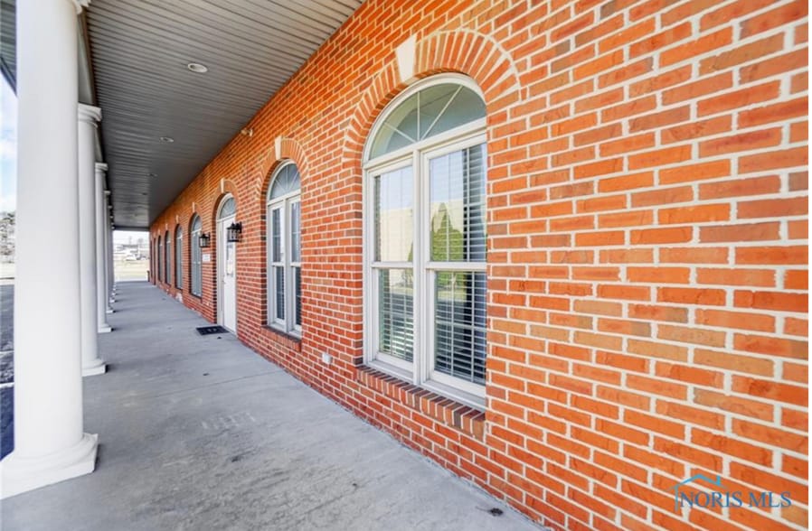 More Photos Of 2135 Tiffin Ave, Findlay Office For Sale