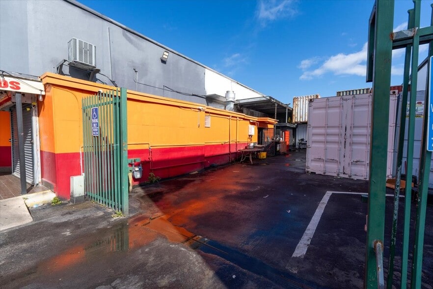 More Photos Of 3595 NW 54th St, Miami Warehouse For Sale