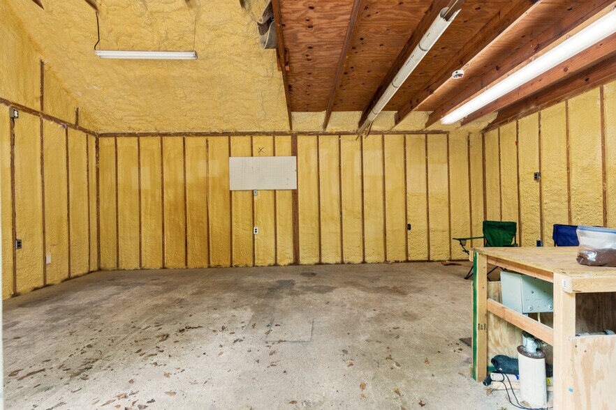 More Photos Of 7362 Washington Ave, Montgomery Flex For Sale