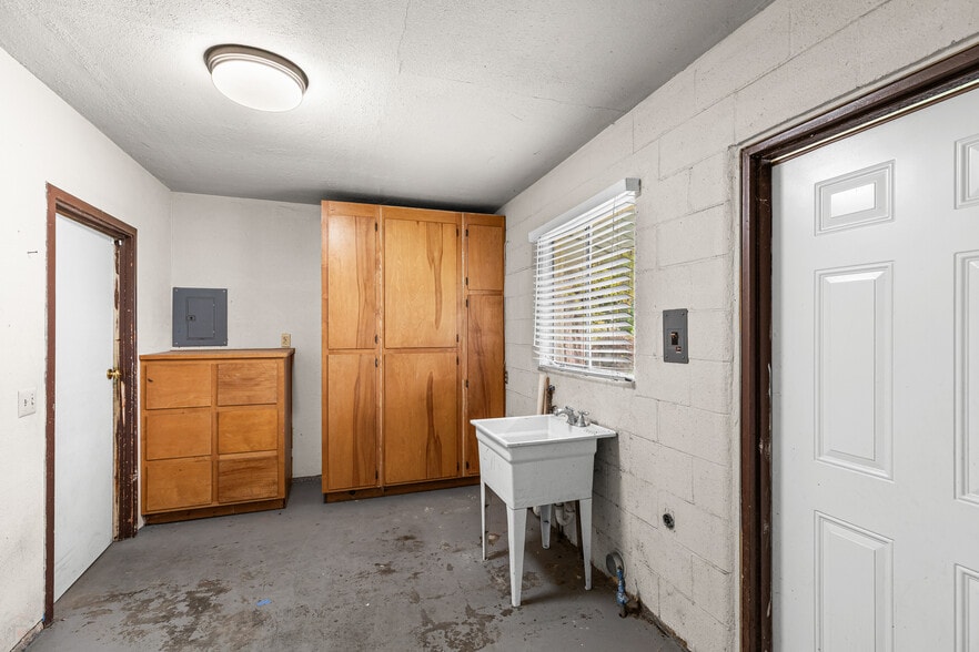 More Photos Of 9676 S Airport Way, Manteca Specialty For Sale