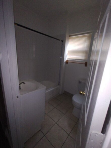 More Photos Of 25 Maynard Ct, Pontiac Apartments For Sale