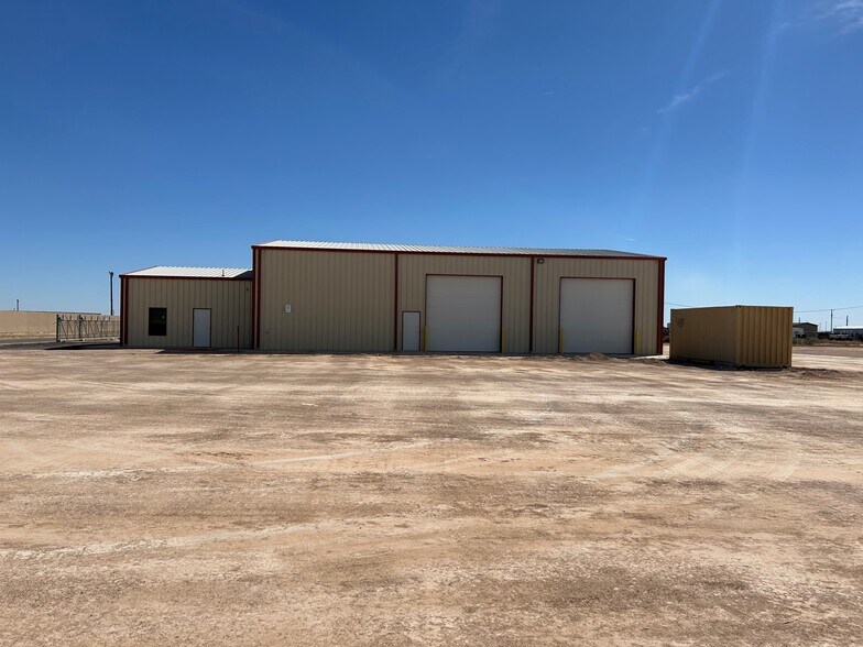More Photos Of 1463 Oil Mill Rd, Pecos Warehouse For Lease