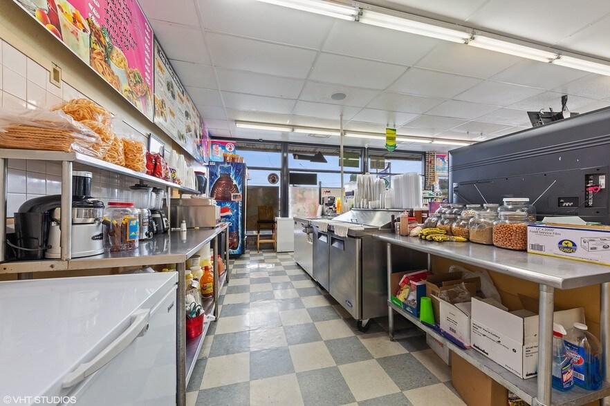 More Photos Of 8031-8039 W 87th St, Hickory Hills Freestanding For Lease