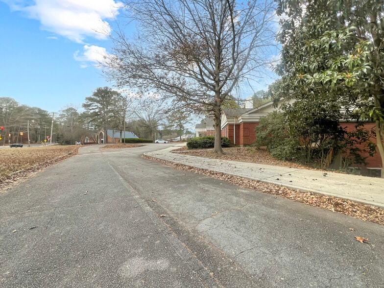 More Photos Of 2605 Ben Hill Rd, East Point Schools For Sale