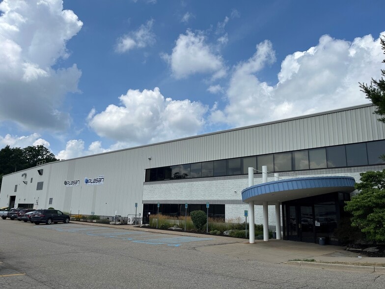 More Photos Of 3195 Wilson Dr NW, Grand Rapids Manufacturing For Lease