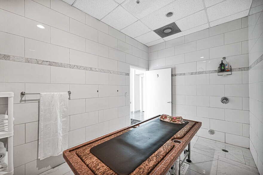 More Photos Of 2301 Wilton Dr, Wilton Manors Apartments For Sale