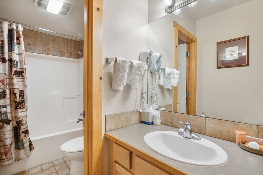 More Photos Of 777 E Highway 24, Woodland Park Hotel For Sale