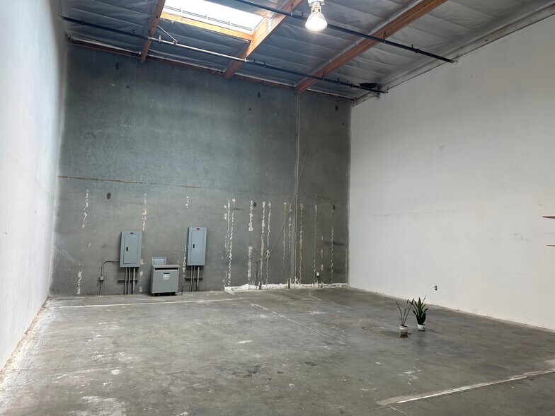 More Photos Of 12335 Denholm Dr, El Monte Warehouse For Lease