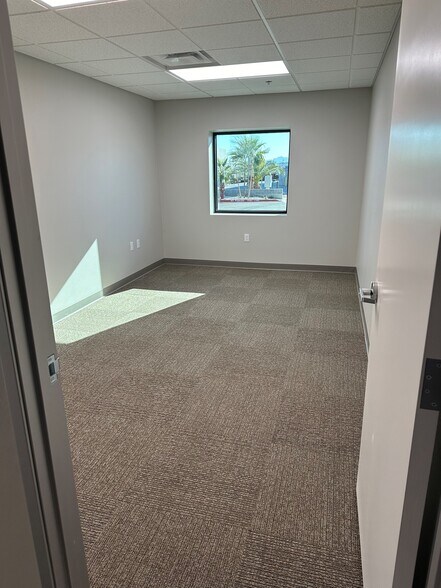 More Photos Of 3842 Development Ct, Las Vegas Warehouse For Lease