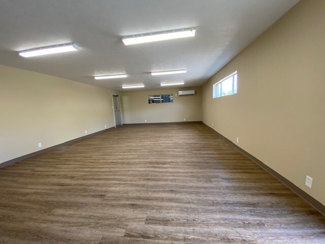 More Photos Of 1501 Dupont, Orange Warehouse For Lease