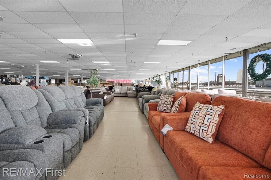 More Photos Of 8655 E 8 Mile Rd, Warren Warehouse For Sale